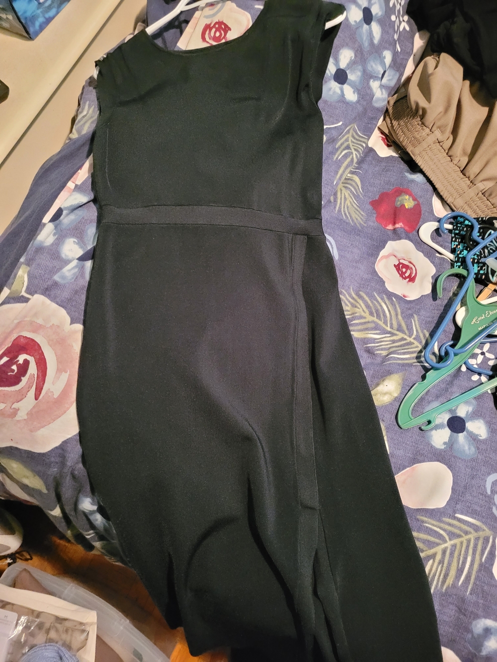 Classic Dark Green Sleeveless Sheath Dress